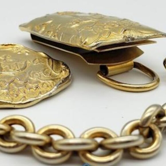 DONNA KARAN Vintage Gold Tone Belt Clip & Hanging Charm Medallion - Picture 6 of 16